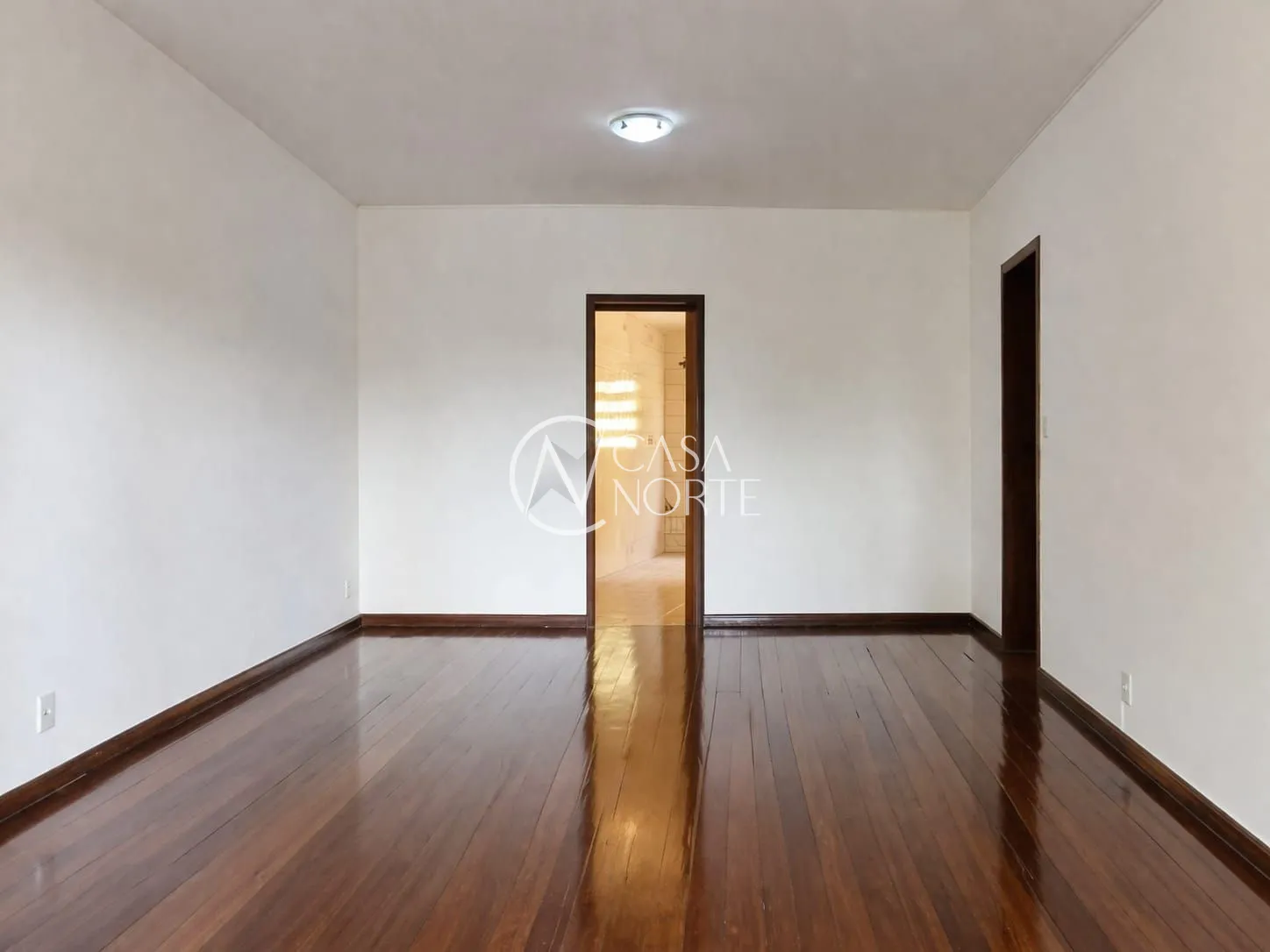 Casa à venda com 3 quartos, 111m², 1 suíte, 6 vagas, Avenida Carneiro da Fontoura no bairro Passo da Areia em Porto Alegre
