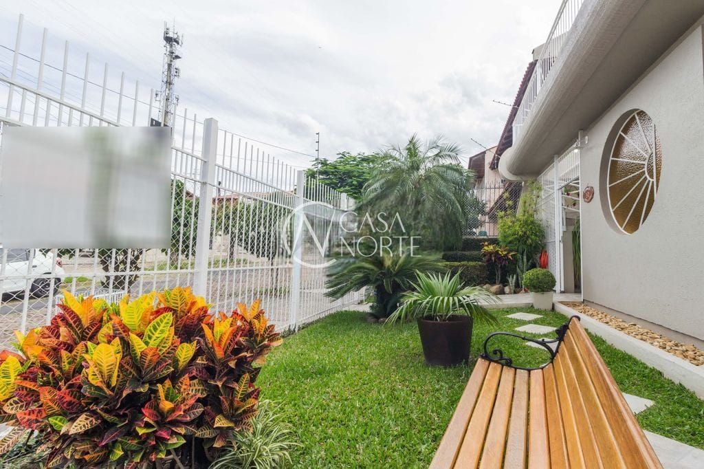 Casa à venda com 3 quartos com 300m², 1 suíte, 3 vagas, Rua Padre Alois Kades Sj no bairro Vila Ipiranga em Porto Alegre