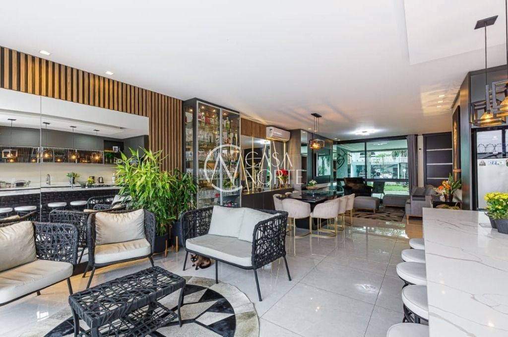 Casa à venda com 3 quartos com 245m², 3 suítes, 3 vagas, Avenida Willy Eugenio Fleck no bairro Sarandi em Porto Alegre