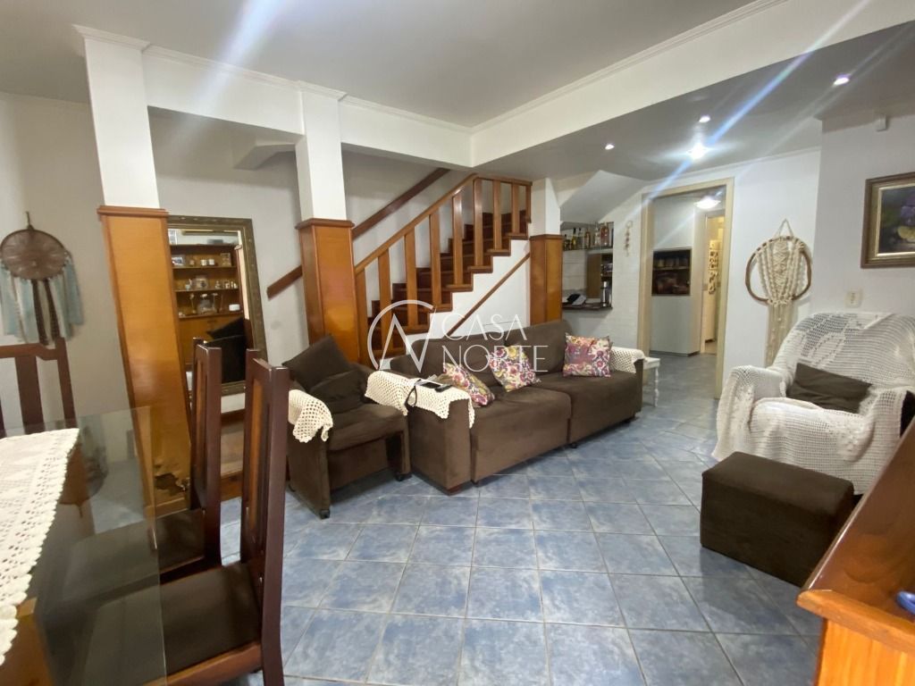 Sobrado à venda com 3 quartos, 192m², 1 suíte, 2 vagas, Rua Elízio Abate Crivella no bairro Jardim Itu Sabará em Porto Alegre