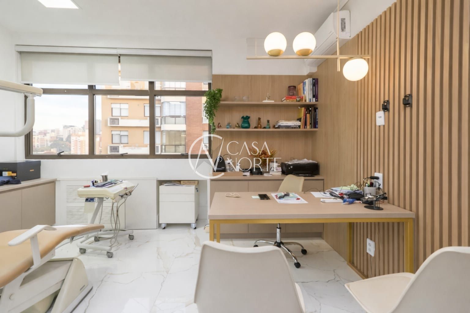 Sala Comercial à venda com 2 quartos, 62m², 1 vaga, Rua Vinte e Quatro de Outubro no bairro Moinhos de Vento em Porto Alegre