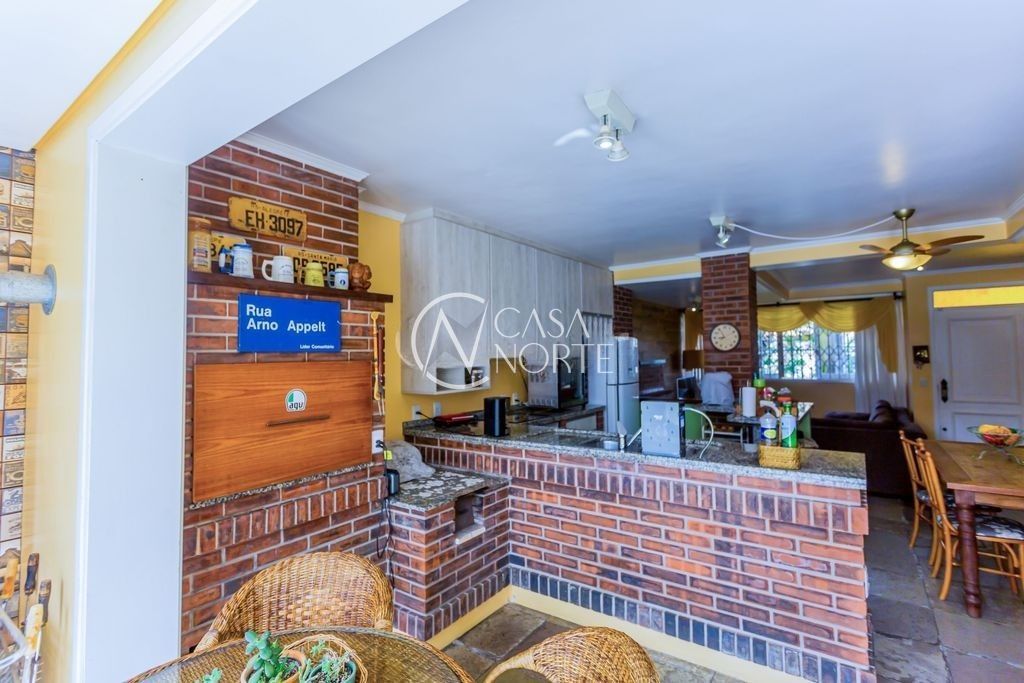 Casa à venda com 3 quartos com 328m², 3 suítes, 6 vagas, Rua Paulo Madureira Coelho no bairro Protásio Alves em Porto Alegre