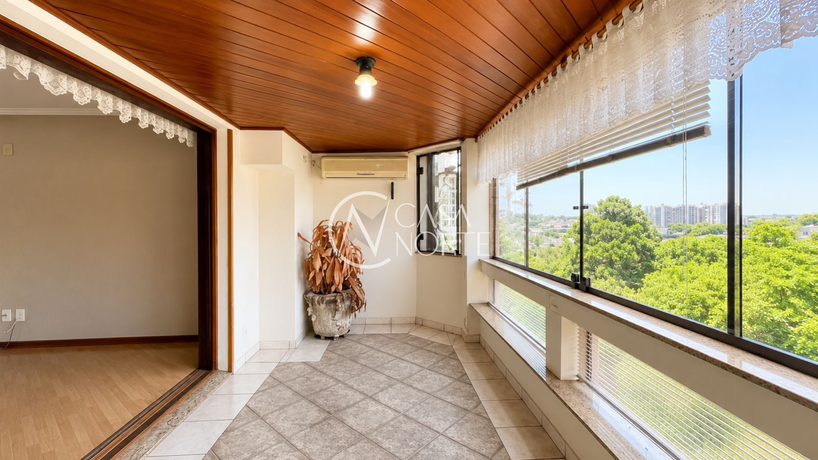 Apartamento à venda com 3 quartos, 147m², 1 suíte, 2 vagas, Rua Maestro Salvador Campanella no bairro Jardim Planalto em Porto Alegre