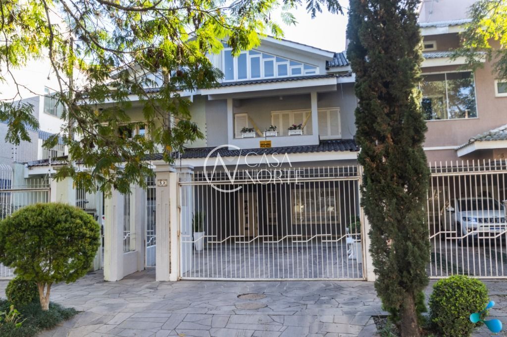 Casa à venda com 4 quartos com 285m², 1 suíte, 4 vagas, Rua Elias Bothome no bairro Jardim Itu Sabará em Porto Alegre