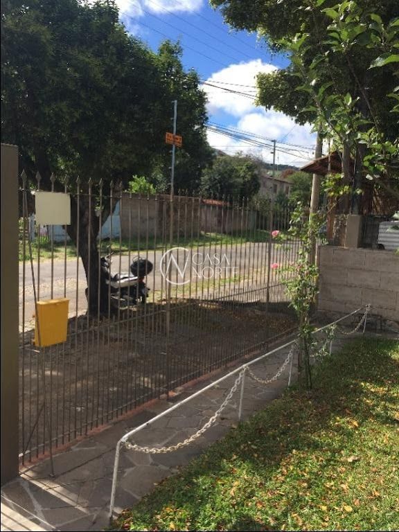 Casa à venda com 6 quartos com 288m², 2 suítes, 9 vagas, Rua Irmão Inocêncio Luís no bairro Jardim Itu Sabará em Porto Alegre