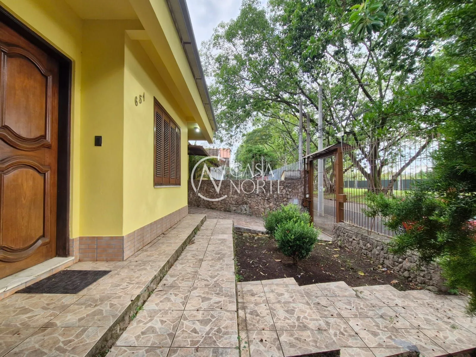 Casa à venda com 3 quartos, 111m², 1 suíte, 6 vagas, Avenida Carneiro da Fontoura no bairro Passo da Areia em Porto Alegre