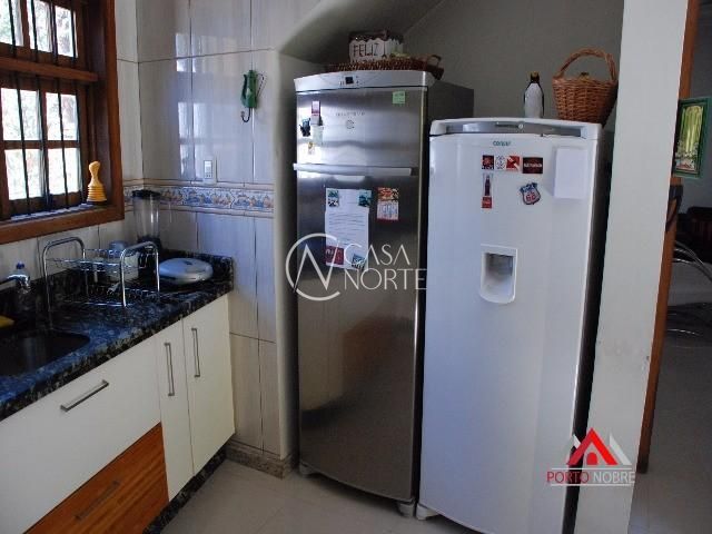 Casa à venda com 4 quartos com 4750m², 1 suíte, 3 vagas, Avenida Ecoville no bairro Sarandi em Porto Alegre