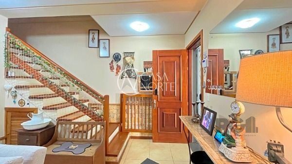 Casa à venda com 3 quartos, 274m², 1 suíte, 2 vagas, Rua Doutor Pio Ângelo no bairro Ipanema em Porto Alegre