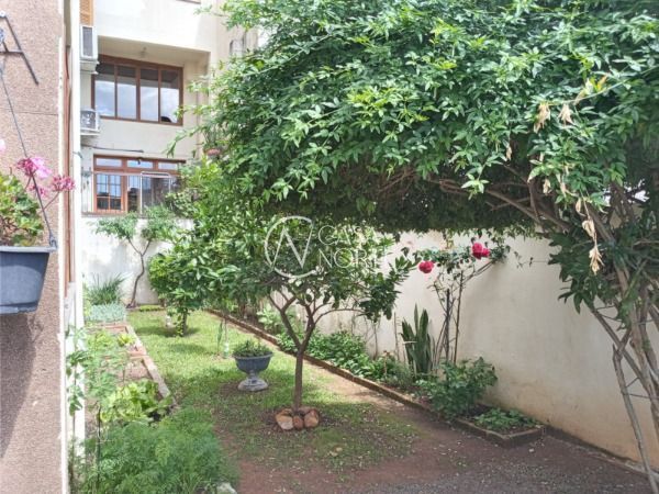 Casa à venda com 4 quartos, 228m², 2 suítes, 3 vagas, Rua Eurico Lara no bairro Medianeira em Porto Alegre