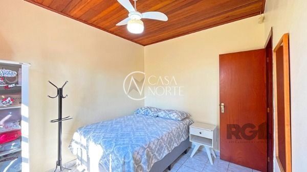 Casa à venda com 4 quartos, 200m², 4 vagas, Rua Wenceslau Fontoura no bairro Restinga em Porto Alegre