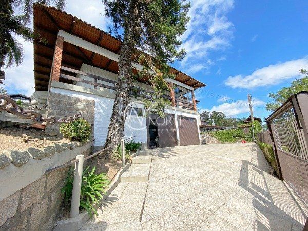 Casa à venda com 2 quartos, 262m², 2 suítes, 2 vagas, Conselheiro Xavier da Costa no bairro Jardim Isabel em Porto Alegre