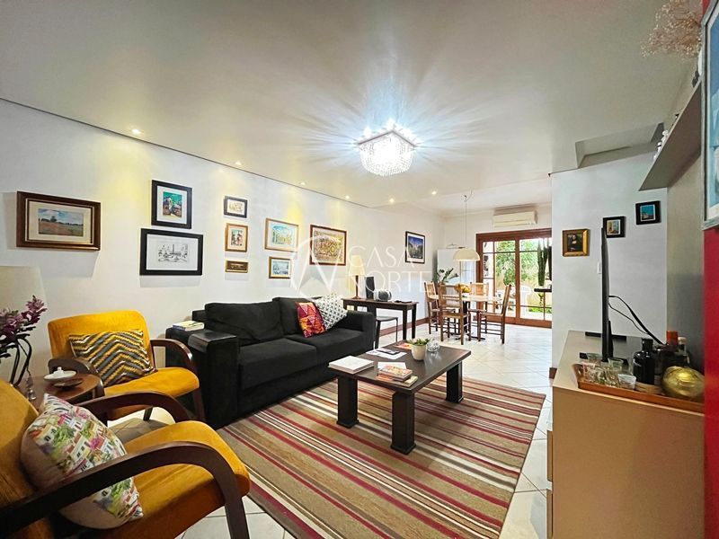 Casa à venda com 3 quartos, 144m², 1 suíte, 2 vagas, Rua Leblon no bairro Ipanema em Porto Alegre