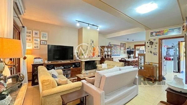 Casa à venda com 3 quartos, 274m², 1 suíte, 2 vagas, Rua Doutor Pio Ângelo no bairro Ipanema em Porto Alegre