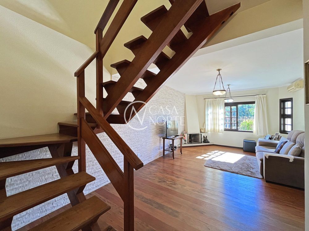 Sobrado à venda com 3 quartos, 137m², 1 suíte, 3 vagas, Rua Kyve T. Knijnik no bairro Espírito Santo em Porto Alegre