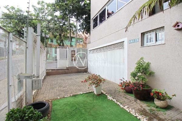 Casa à venda com 3 quartos, 283m², 1 suíte, 4 vagas, Rua Landel de Moura no bairro Tristeza em Porto Alegre