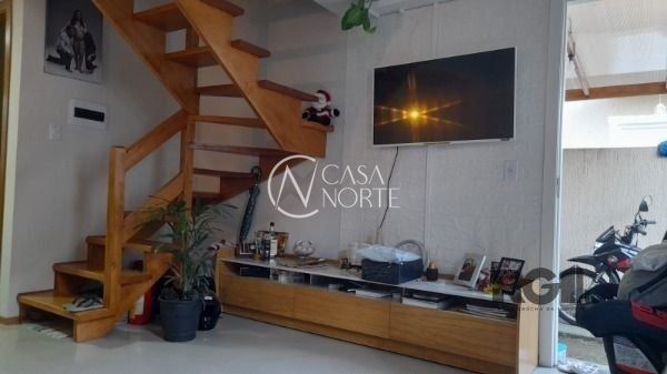 Casa à venda com 2 quartos, 55m², 2 vagas, Rua das Espatódeas no bairro Ponta Grossa em Porto Alegre