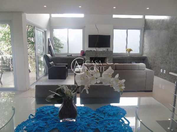 Casa à venda com 4 quartos, 170m², 2 suítes, Rua Dea Coufal no bairro Ipanema em Porto Alegre