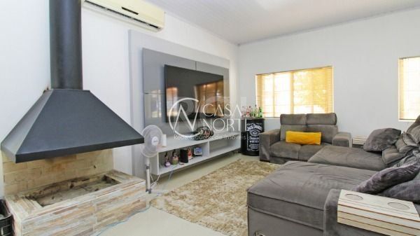 Casa à venda com 3 quartos, 468m², 1 suíte, 2 vagas, Rua General Gomes Carneiro no bairro Medianeira em Porto Alegre