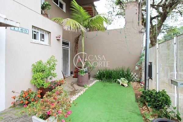 Casa à venda com 3 quartos, 283m², 1 suíte, 4 vagas, Rua Landel de Moura no bairro Tristeza em Porto Alegre