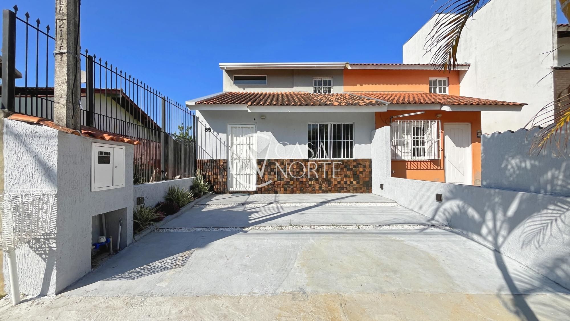 Casa à venda com 2 quartos, 70m², 2 vagas, Rua Lelis Leo Garcia Espartel no bairro Hípica em Porto Alegre