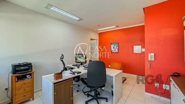 Sala Comercial à venda , 121m², 1 vaga, Rua General João Telles no bairro Bom Fim em Porto Alegre