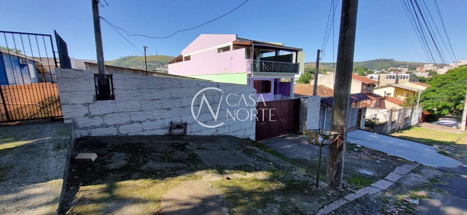 Casa à venda com 3 quartos, 400m², 2 suítes, 6 vagas, Rua Martim Minaberry no bairro Partenon em Porto Alegre