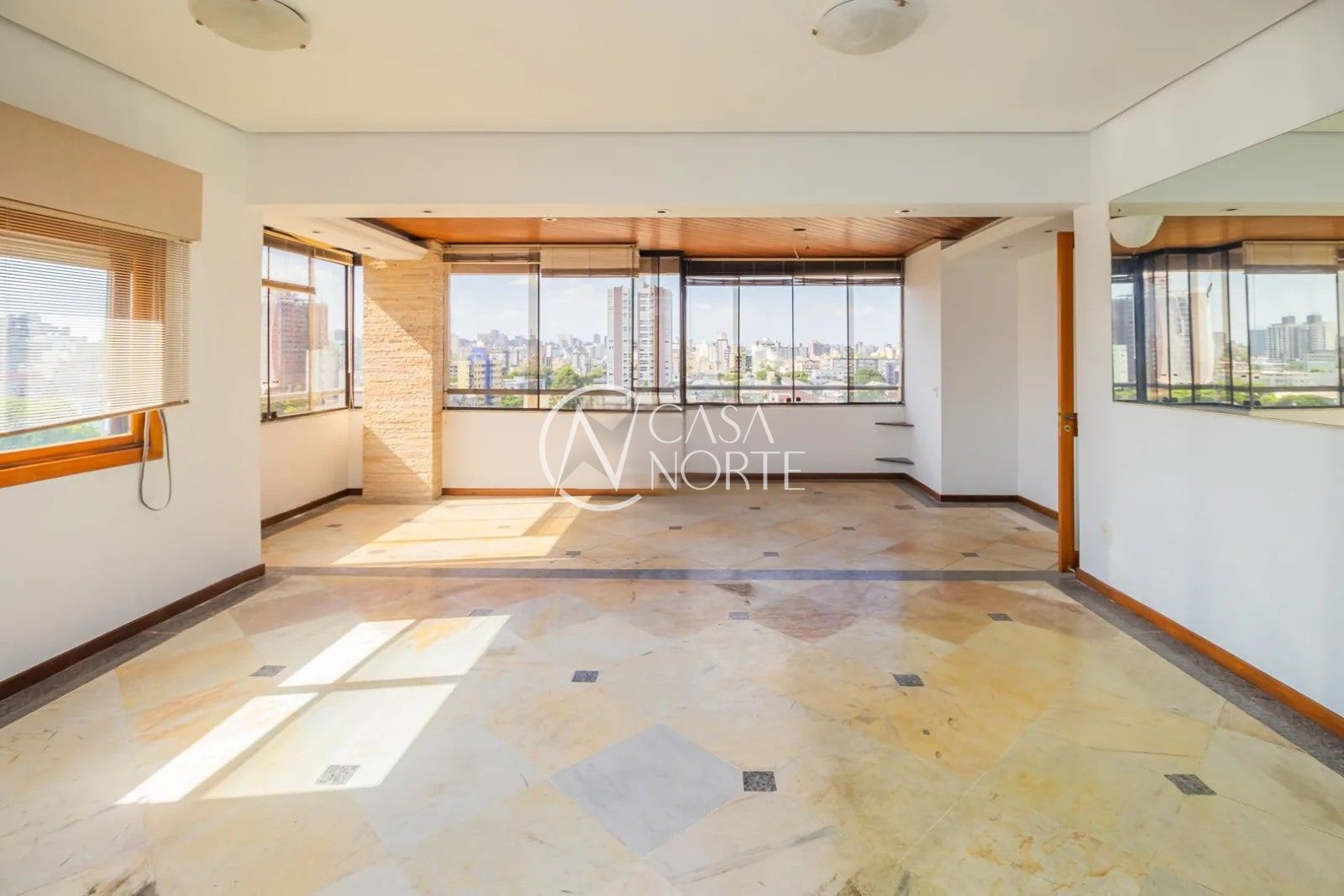 Cobertura à venda com 3 quartos, 262m², 1 suíte, 2 vagas, Avenida Ganzo no bairro Menino Deus em Porto Alegre