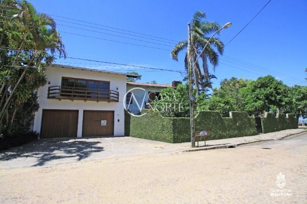 Casa à venda com 3 quartos, 200m², 1 suíte, 4 vagas, Rua Engenheiro Coelho Parreira no bairro Ipanema em Porto Alegre