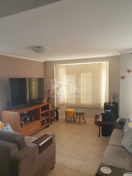 Casa à venda com 3 quartos, 132m², 1 suíte, 4 vagas, Rua Luiz Delfino no bairro Ipanema em Porto Alegre