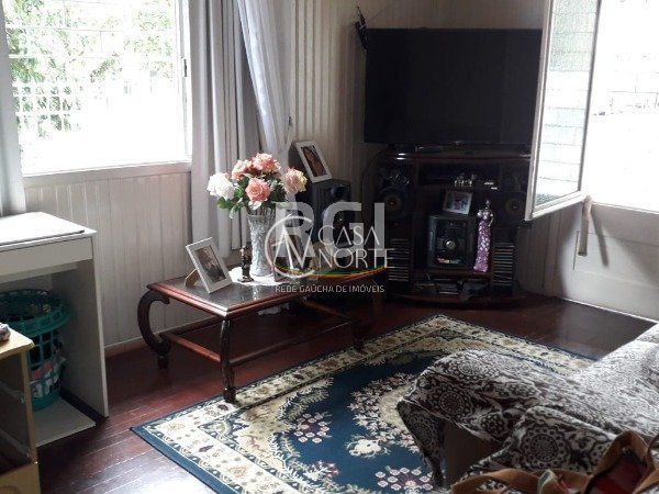 Casa à venda com 4 quartos, 90m², 3 vagas, Rua Coronel Claudino no bairro Cristal em Porto Alegre