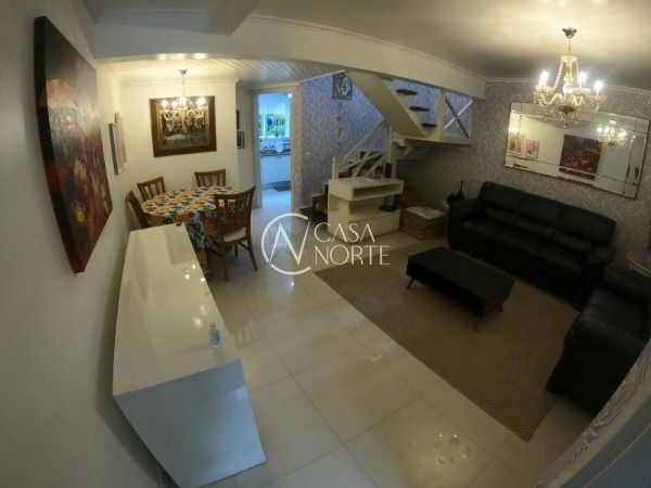 Sobrado à venda com 3 quartos, 140m², 1 suíte, 2 vagas, Rua James Bocacio no bairro Hípica em Porto Alegre