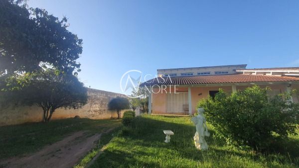 Casa à venda com 3 quartos, 300m², 1 suíte, 6 vagas, Rua José Alves de Castro no bairro Vila Nova em Porto Alegre