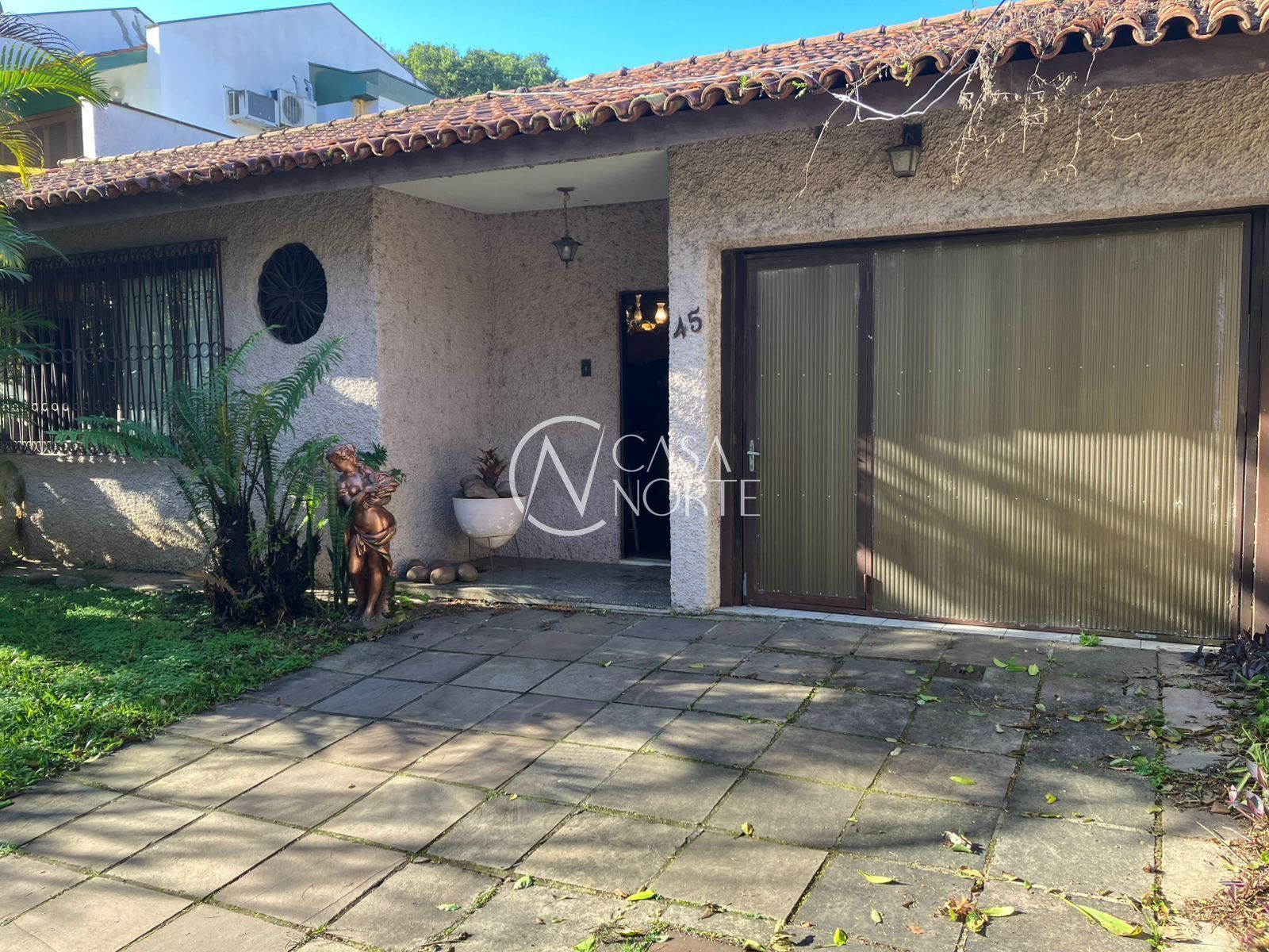 Casa à venda com 3 quartos, 260m², 2 suítes, 2 vagas, Rua Jigoro Kano no bairro Jardim Isabel em Porto Alegre