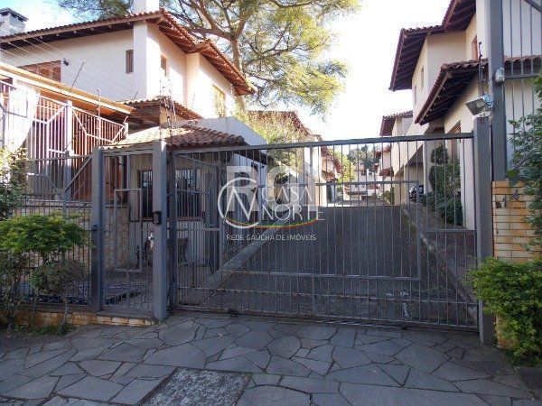 Casa à venda com 4 quartos, 334m², 1 suíte, 2 vagas, Travessa Pedra Redonda no bairro Ipanema em Porto Alegre