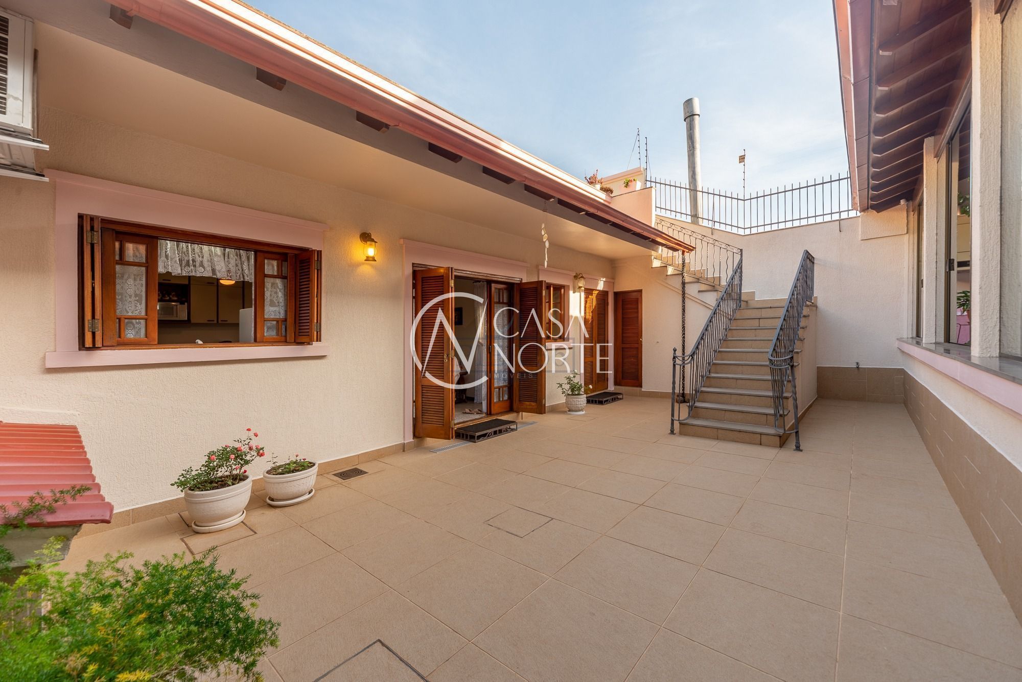 Casa à venda com 4 quartos, 240m², 3 suítes, 3 vagas, Rua Landel de Moura no bairro Tristeza em Porto Alegre