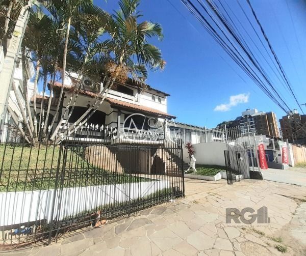 Casa Comercial à venda com 4 quartos, 384m², 3 vagas, Rua Afonso Álvares no bairro Tristeza em Porto Alegre