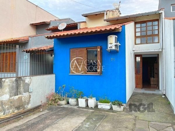 Casa à venda com 2 quartos, 62m², 1 vaga, Rua Padre Franz Maurmann no bairro Hípica em Porto Alegre