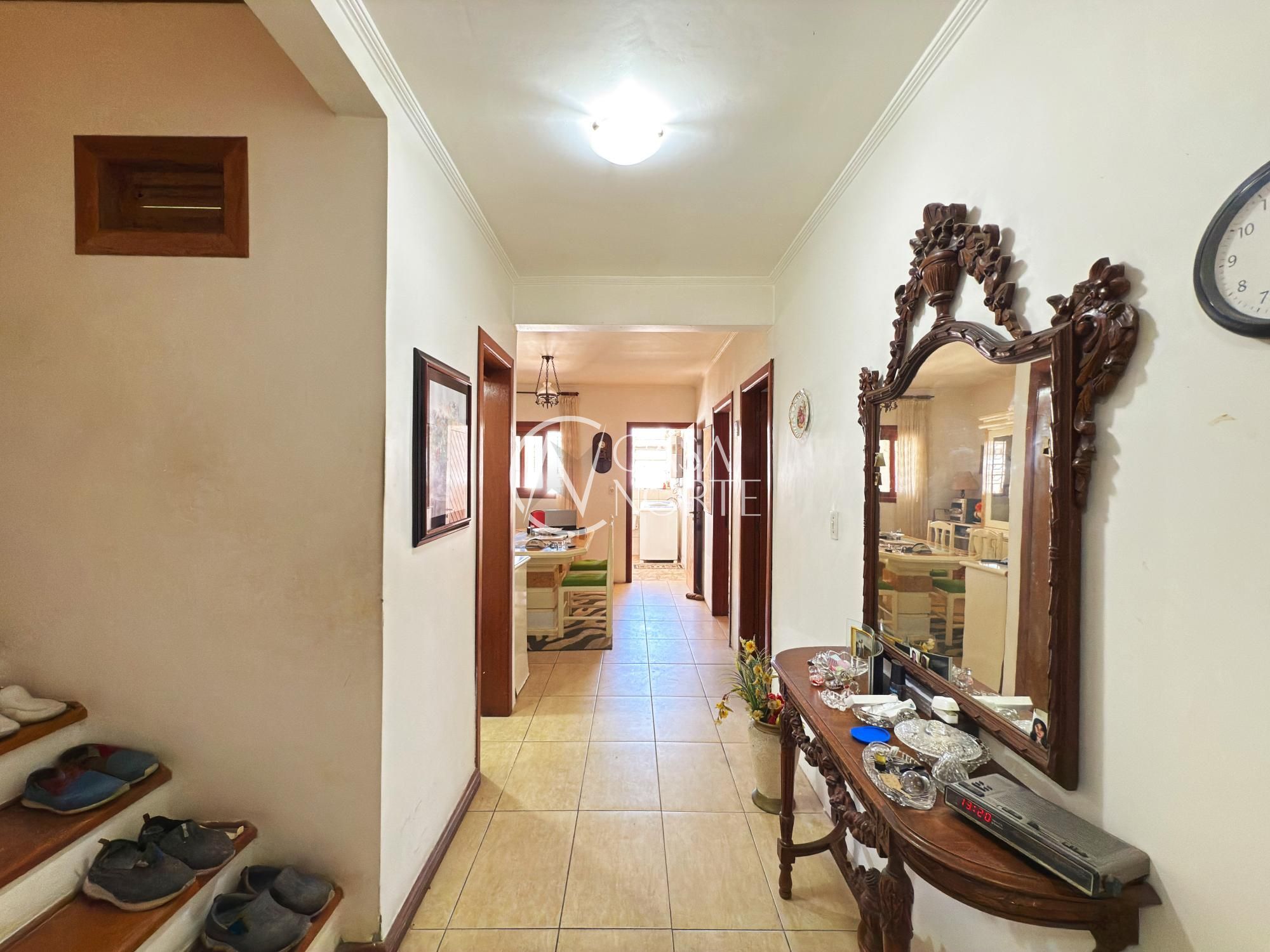 Casa à venda com 3 quartos, 190m², 1 suíte, 3 vagas, Rua Marcio Dias no bairro Nonoai em Porto Alegre