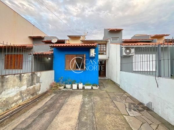 Casa à venda com 2 quartos, 62m², 1 vaga, Rua Padre Franz Maurmann no bairro Hípica em Porto Alegre