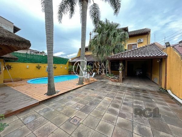 Casa à venda com 3 quartos, 300m², 1 suíte, 4 vagas, Avenida Orleaes no bairro Guarujá em Porto Alegre