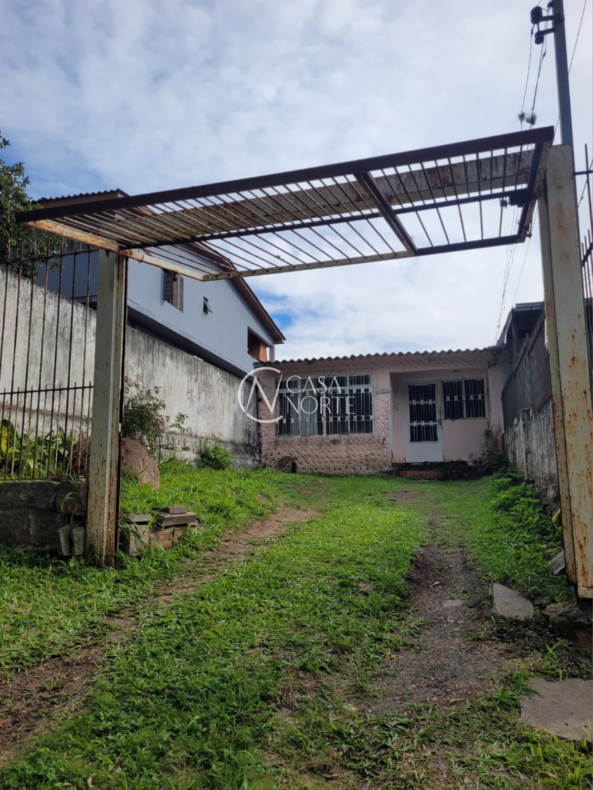 Casa à venda com 2 quartos, 100m², 2 vagas, Rua Professor Joaquim Felizardo no bairro Espírito Santo em Porto Alegre