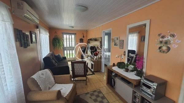 Casa à venda com 4 quartos, 220m², 3 vagas, Rua Capitao Pedroso no bairro Restinga em Porto Alegre