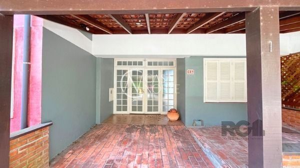 Casa de Condomínio à venda com 2 quartos, 122m², 1 vaga, Avenida Juca Batista no bairro Cavalhada em Porto Alegre