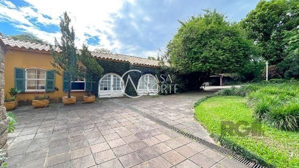 Casa à venda com 7 quartos, 720m², 6 vagas, Avenida Coronel Marcos no bairro Pedra Redonda em Porto Alegre