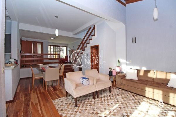 Casa à venda com 3 quartos, 208m², 1 suíte, 2 vagas, Rua Josue Guimaraes no bairro Espírito Santo em Porto Alegre