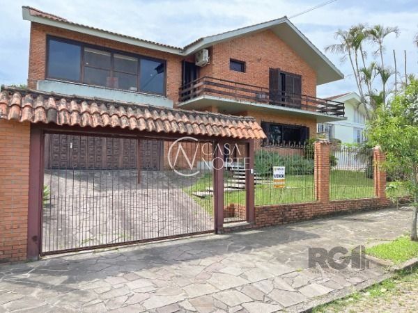 Casa à venda com 4 quartos, 370m², 1 suíte, 3 vagas, Manaue no bairro Vila Assunção em Porto Alegre