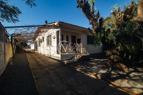 Casa à venda com 6 quartos, 248m², 1 suíte, 7 vagas, Beco Pedro Rodrigues Bittencourt no bairro Vila Nova em Porto Alegre