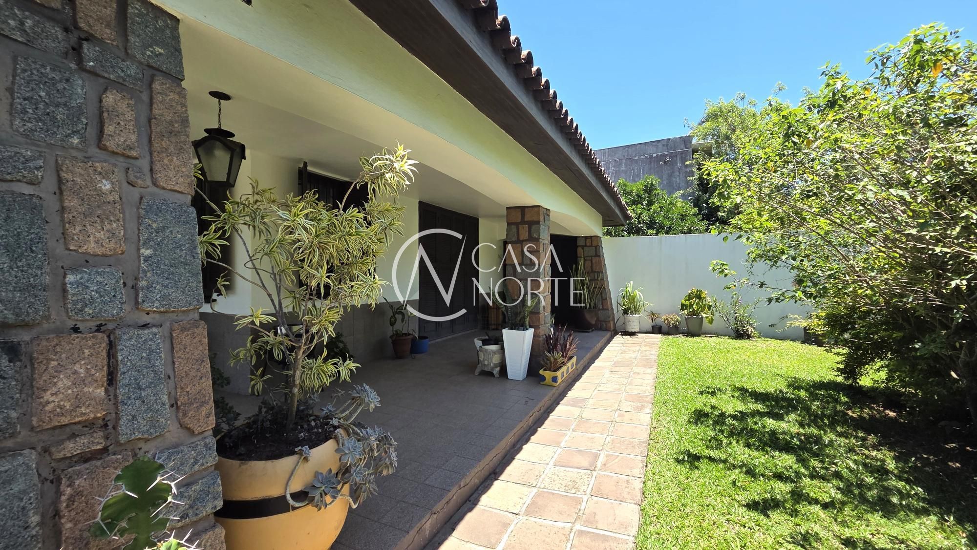 Casa à venda com 4 quartos, 277m², 3 suítes, 3 vagas, Rua Goitacaz no bairro Vila Assunção em Porto Alegre