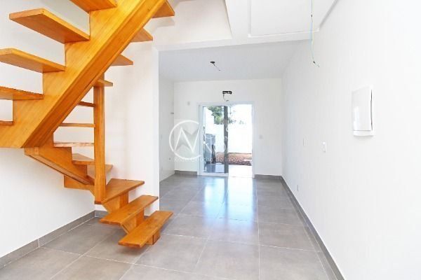 Casa à venda com 2 quartos, 88m², 2 suítes, 1 vaga, Rua João Otto Paiva no bairro Hípica em Porto Alegre