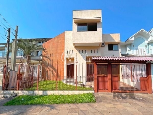 Casa à venda com 4 quartos, 329m², 1 suíte, 3 vagas, Avenida Fabio Araujo Santos no bairro Nonoai em Porto Alegre